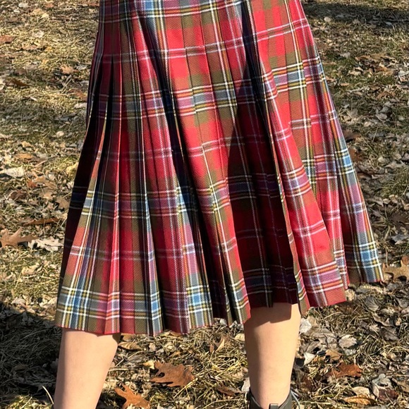 Vintage Lochcarron red and green wool Norwegian Tartan kilt skirt - Picture 2 of 12